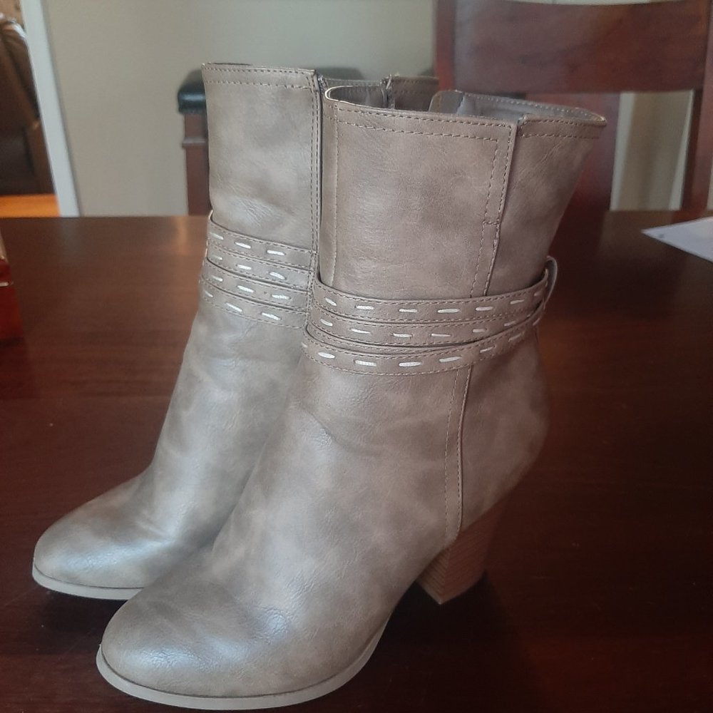 Boots - Picture 2 of 3